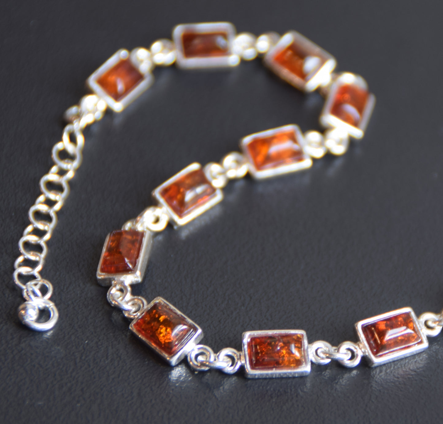 Verstellbares Armband im Jugendstil aus Naturbernstein in Cognacfarbe und 925er Silber, MJ Baltica, BB109