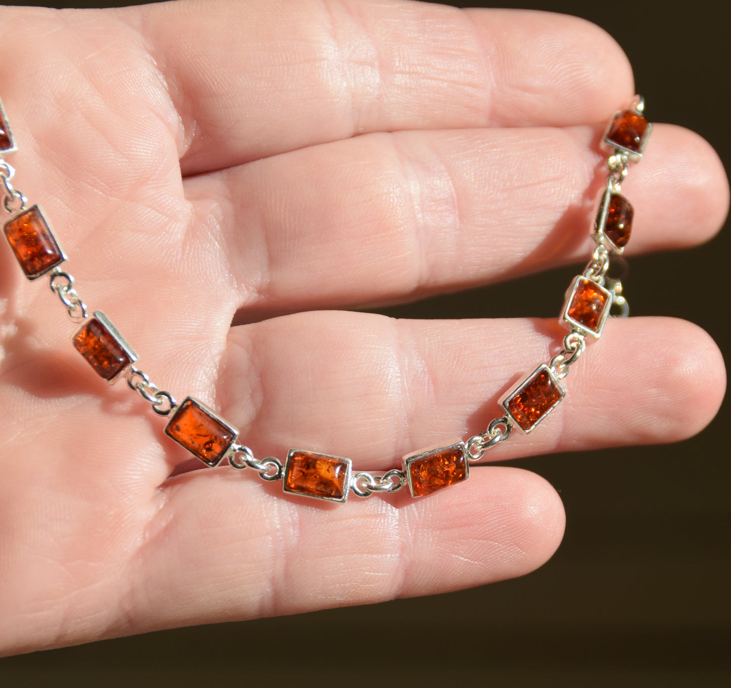 Verstellbares Armband im Jugendstil aus Naturbernstein in Cognacfarbe und 925er Silber, MJ Baltica, BB109