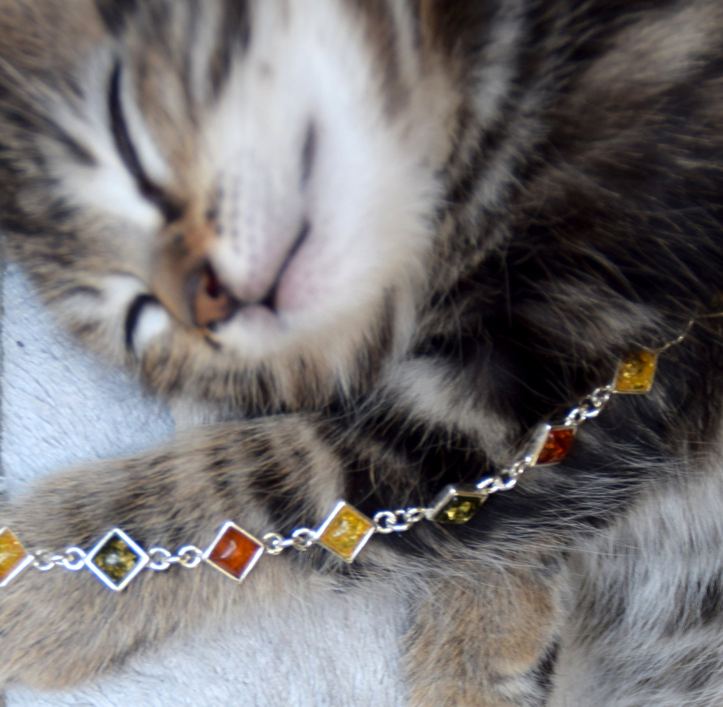 Adjustable minimalist bracelet made with natural Amber in various shades and 925 Sterling Silver, MJ Baltica, BB110