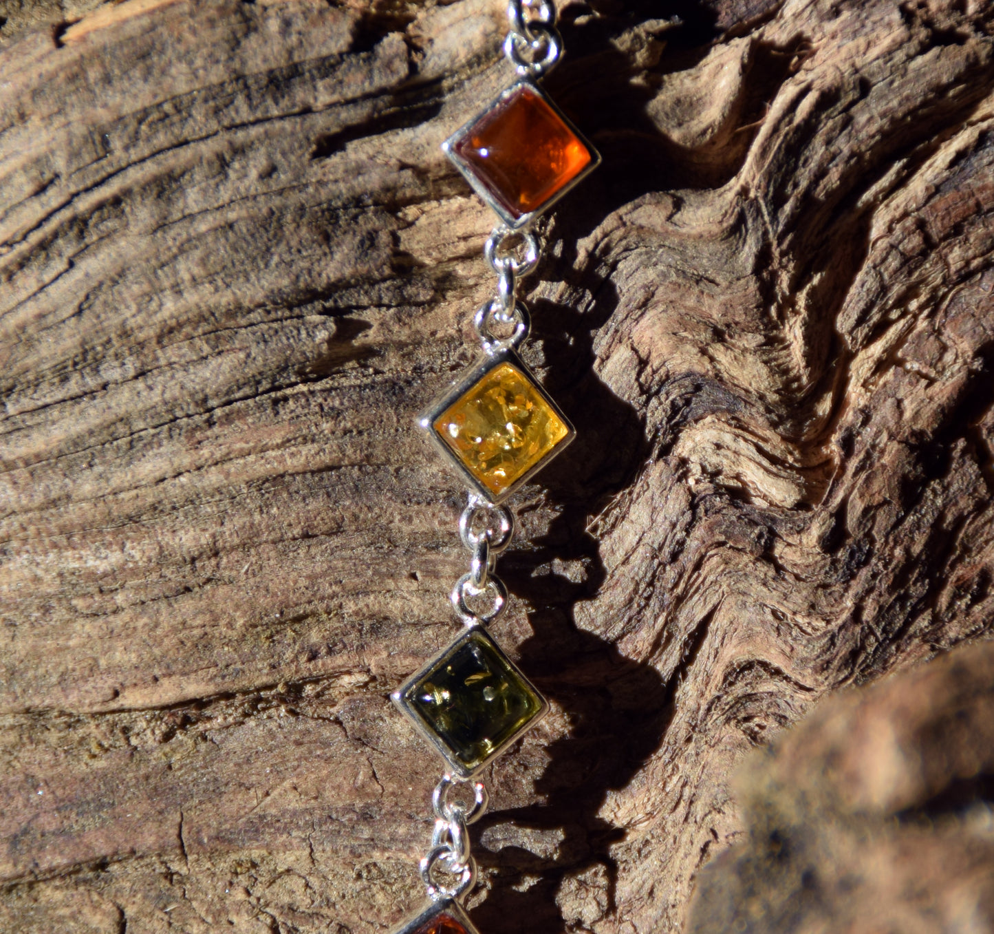 Adjustable minimalist bracelet made with natural Amber in various shades and 925 Sterling Silver, MJ Baltica, BB110