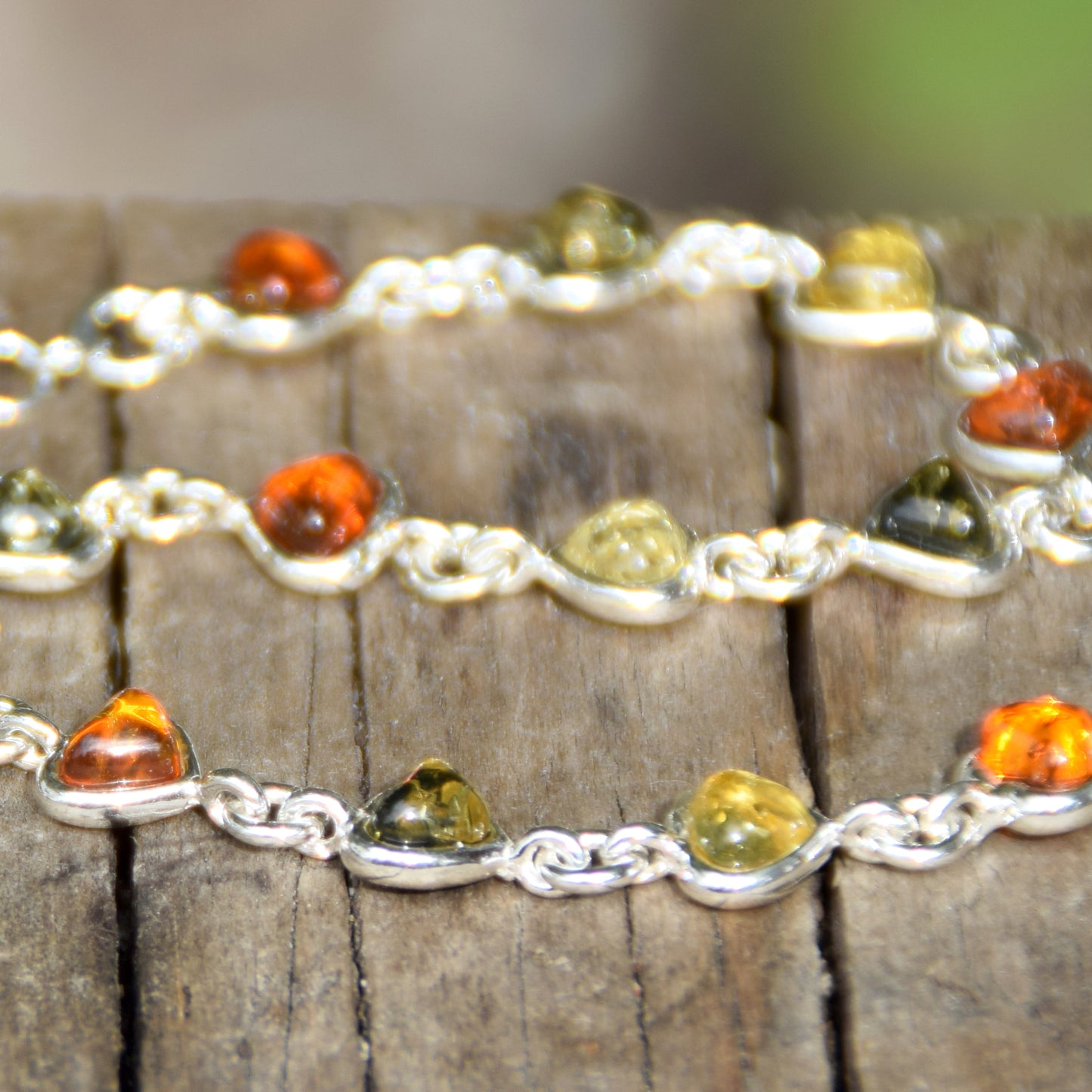 Romantico bracciale con la catena dei cuori in Ambra naturale di varie tonalità e Argento 925, MJ Baltica, BB117