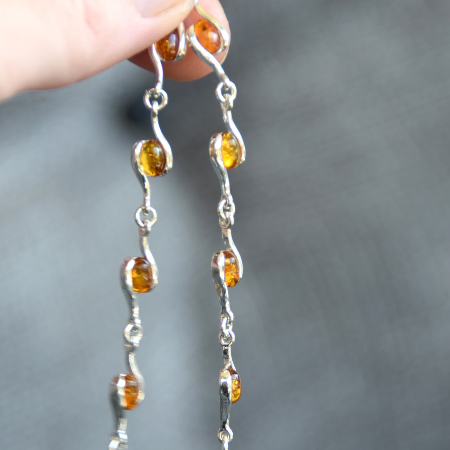 Luminoso bracciale regolabile creato con Ambra naturale di color cognac e Argento 925, MJ Baltica, BB122