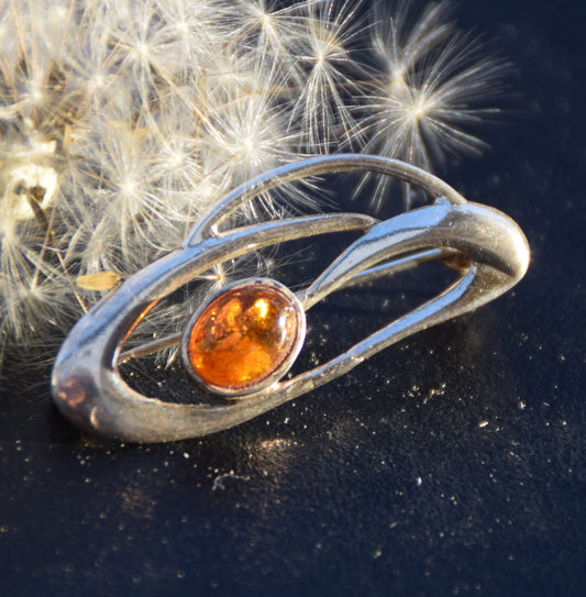 MJ Baltica, spilla, Ambra naturale Baltica, Argento 925, astratta, luminosa, artigianale, BBR002