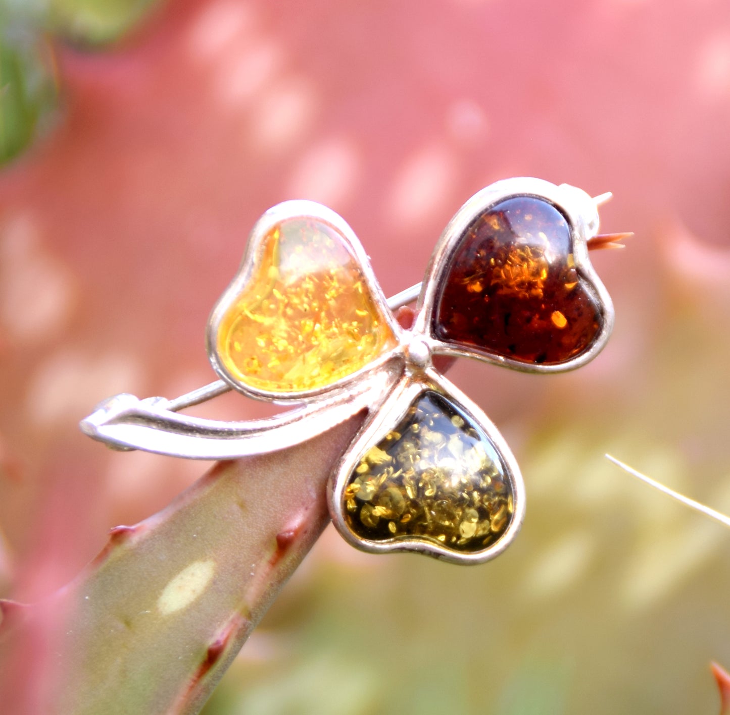 MJ Baltica, spilla, Ambra naturale Baltica, Argento 925, fiore, trifoglio, multicolore, BBR011