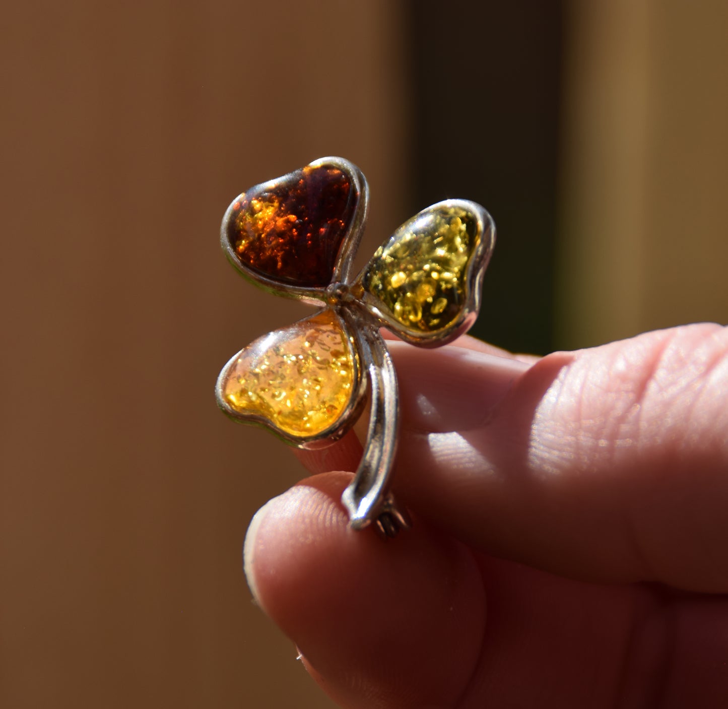 MJ Baltica, spilla, Ambra naturale Baltica, Argento 925, fiore, trifoglio, multicolore, BBR011