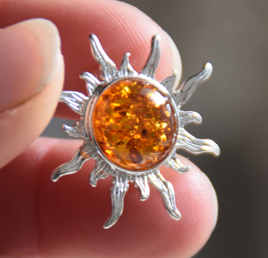 Bright sun-shaped brooch made with cognac-colored natural Amber and 925 Silver, MJ Baltica, BBR024