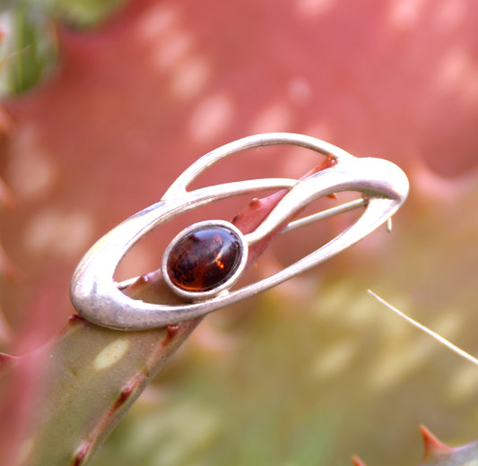 MJ Baltica, spilla, Ambra naturale Baltica, Argento 925, astratta, luminosa, artigianale, BBR048