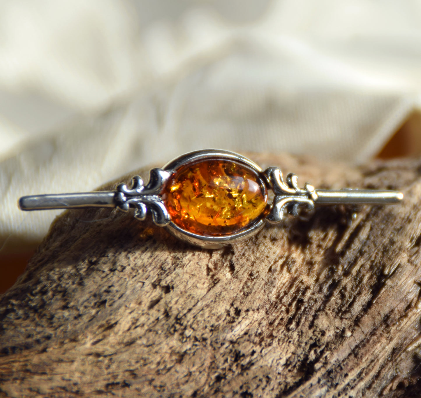 Vintage-Brosche aus Naturbernstein in Cognac-Farbe und 925er Silber, MJ Baltica, BBR062