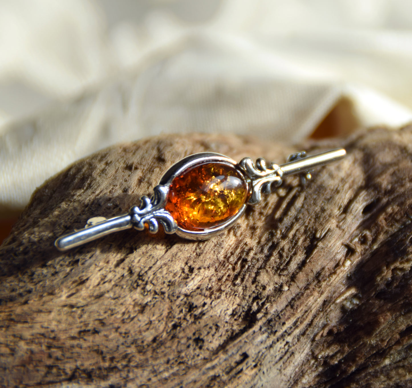 Vintage-Brosche aus Naturbernstein in Cognac-Farbe und 925er Silber, MJ Baltica, BBR062