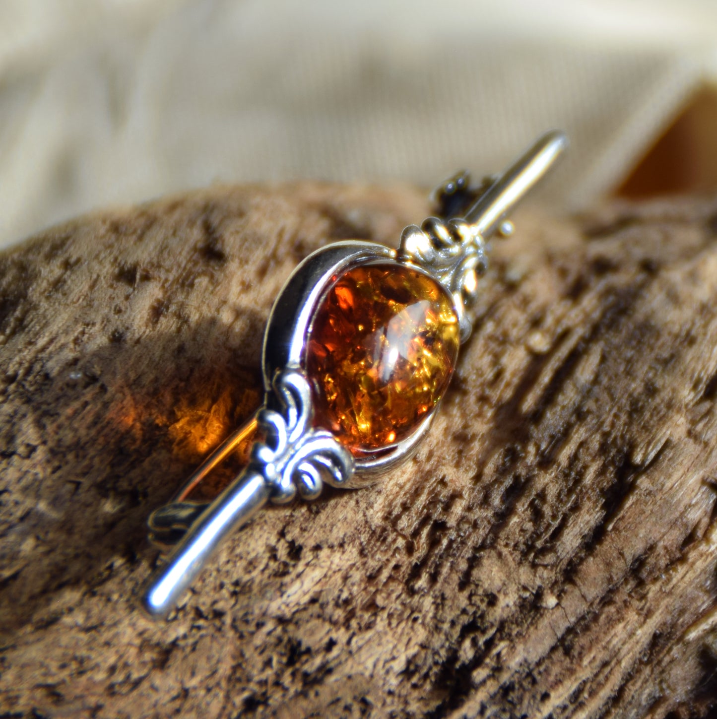 Vintage-Brosche aus Naturbernstein in Cognac-Farbe und 925er Silber, MJ Baltica, BBR062