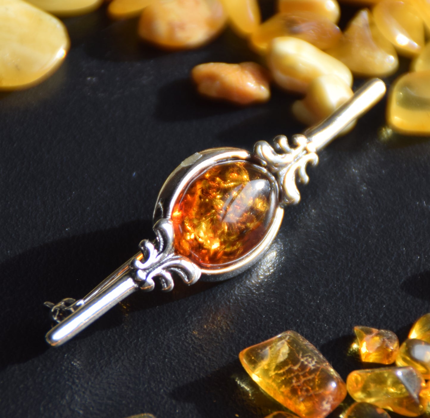 Vintage-Brosche aus Naturbernstein in Cognac-Farbe und 925er Silber, MJ Baltica, BBR062