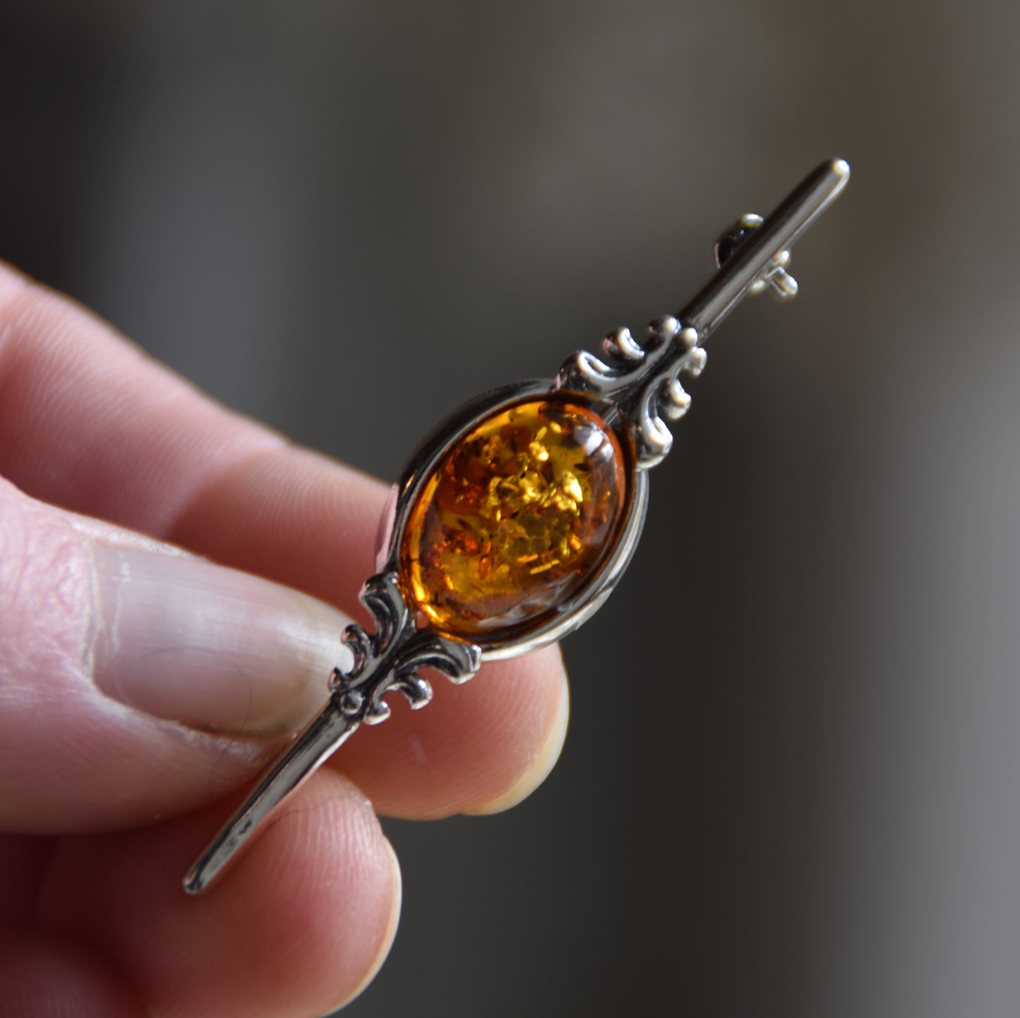 Vintage-Brosche aus Naturbernstein in Cognac-Farbe und 925er Silber, MJ Baltica, BBR062
