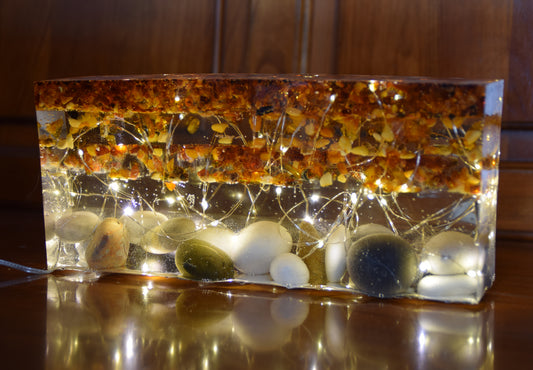 MJ Baltica, lamp, natural Baltic amber, resin, stones, brick, strong, unique, usb connection, large, handmade, artisanal, BF018