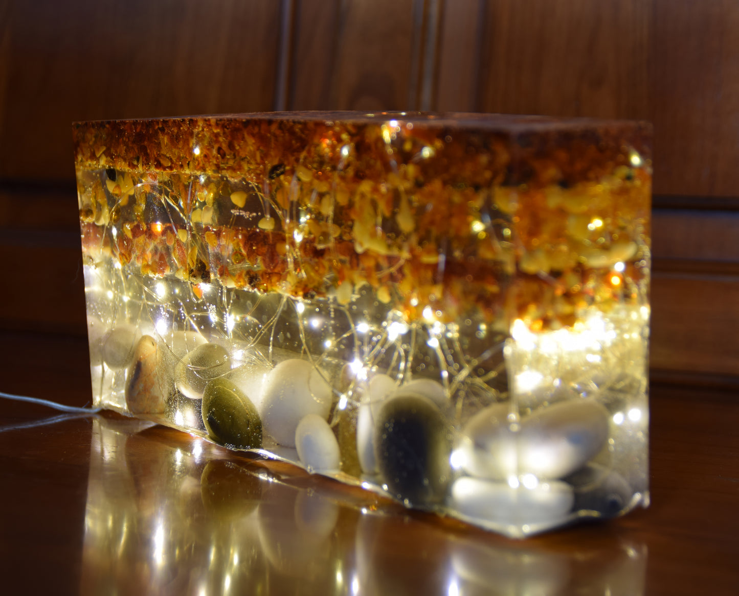 MJ Baltica, lamp, natural Baltic amber, resin, stones, brick, strong, unique, usb connection, large, handmade, artisanal, BF018