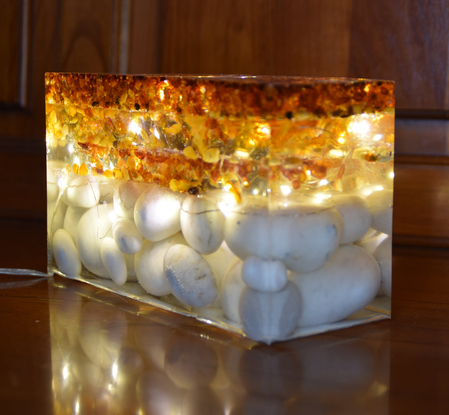 MJ Baltica, lamp, natural Baltic amber, resin, marble, strong, unique, usb connection, large, handmade, artisanal, BF020