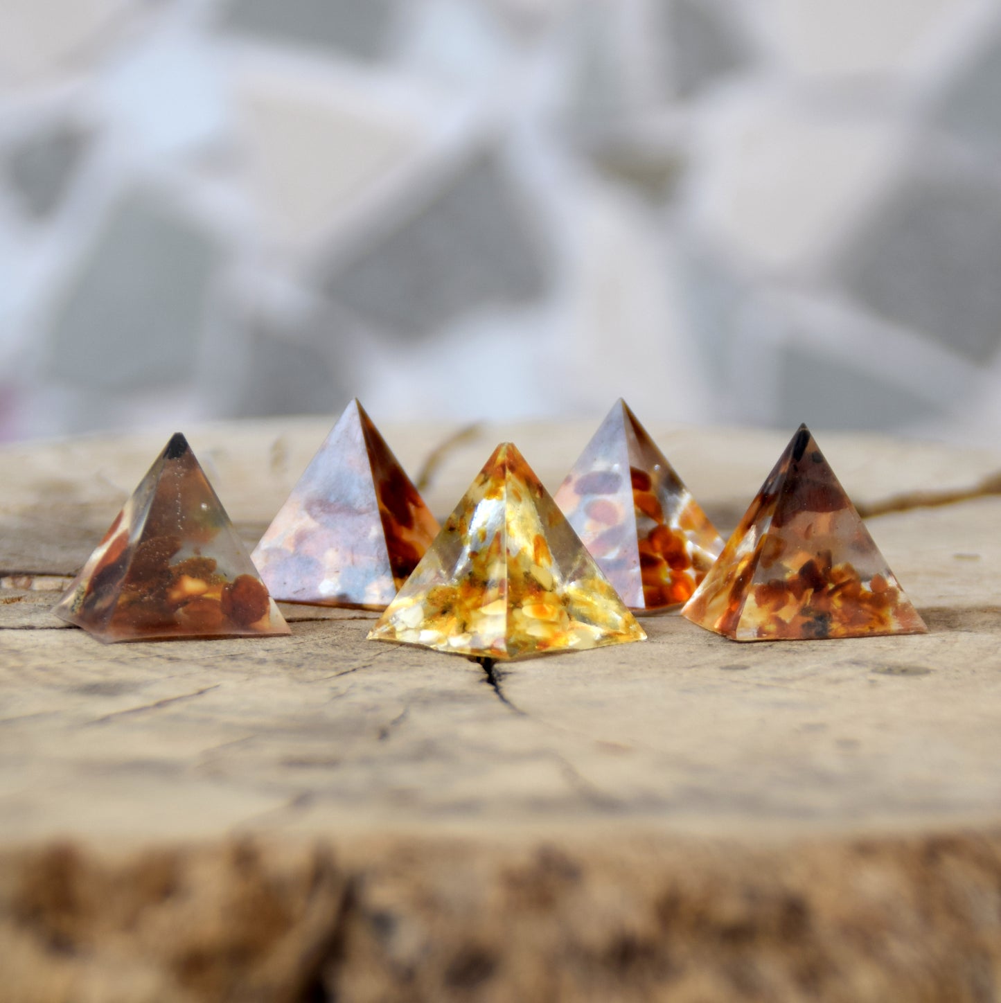 MJ Baltica, pyramid set, natural Baltic amber, resin, handmade, unique, artisanal, ornament, decoration, pyramid, BF072