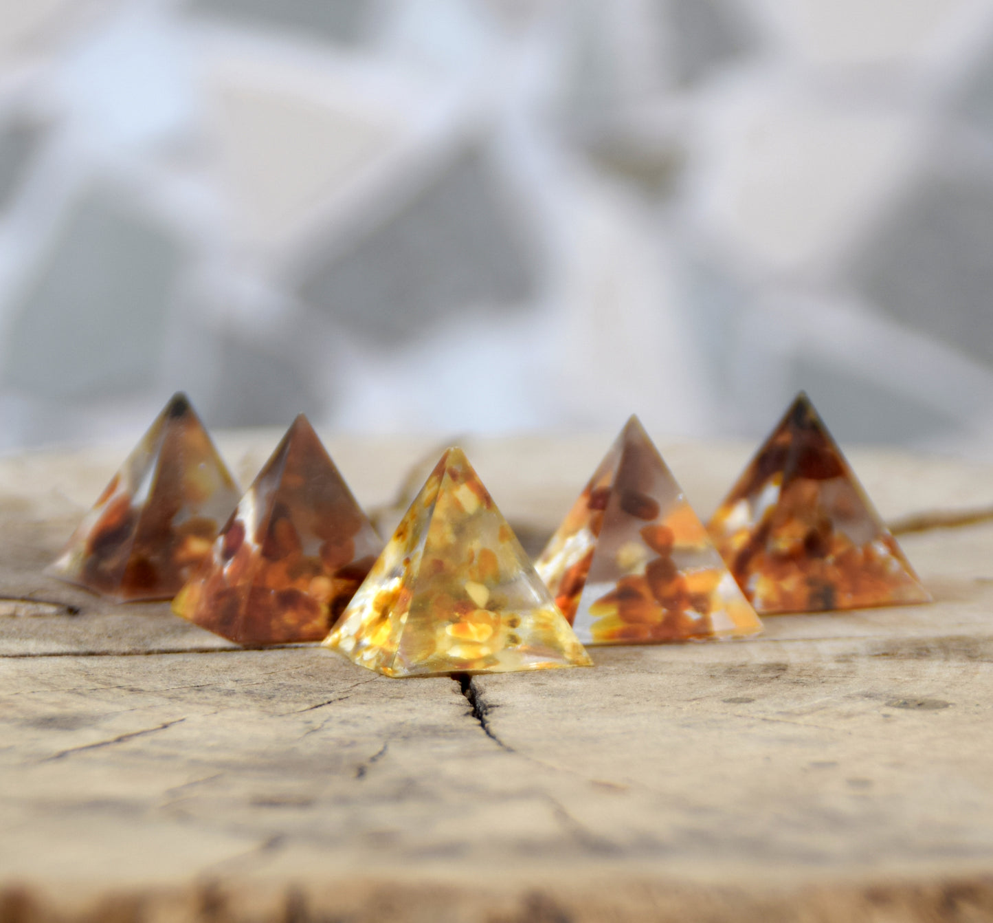 MJ Baltica, pyramid set, natural Baltic amber, resin, handmade, unique, artisanal, ornament, decoration, pyramid, BF072