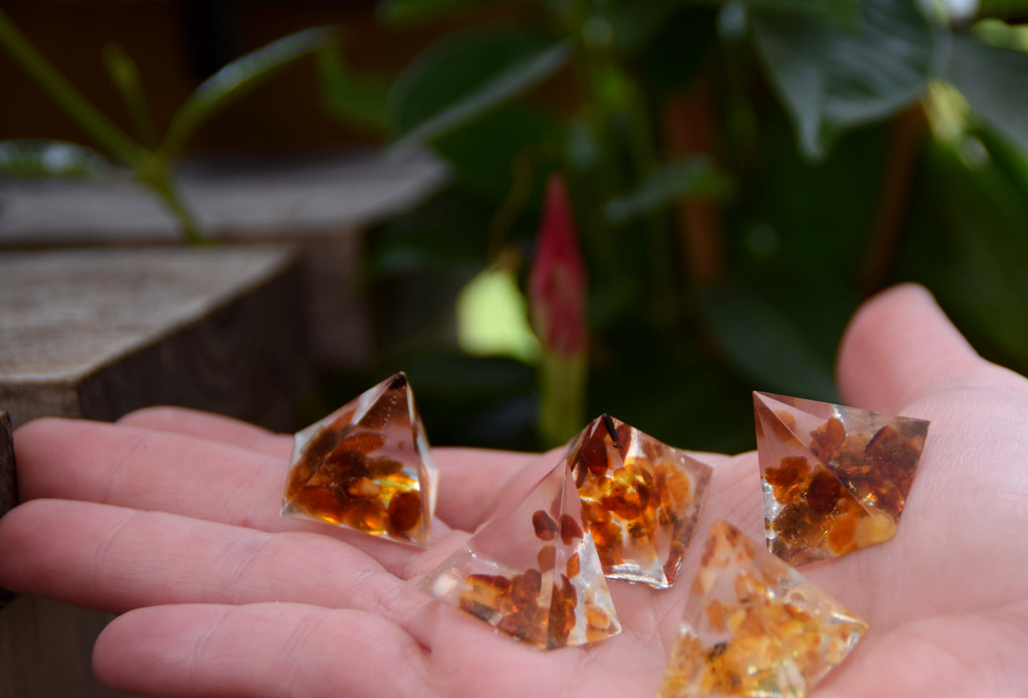 MJ Baltica, pyramid set, natural Baltic amber, resin, handmade, unique, artisanal, ornament, decoration, pyramid, BF072