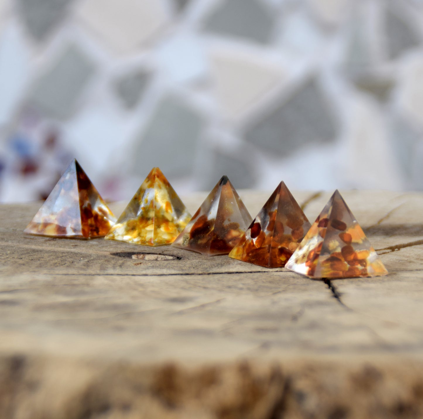 MJ Baltica, pyramid set, natural Baltic amber, resin, handmade, unique, artisanal, ornament, decoration, pyramid, BF072