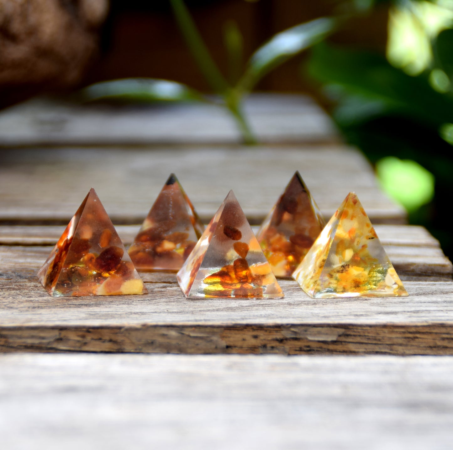 MJ Baltica, pyramid set, natural Baltic amber, resin, handmade, unique, artisanal, ornament, decoration, pyramid, BF072