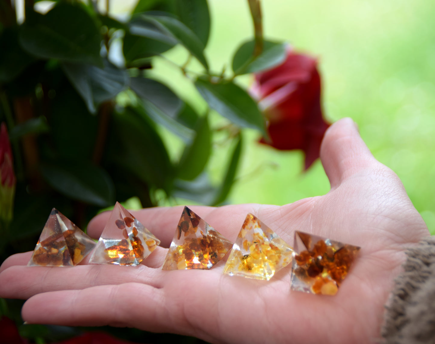 MJ Baltica, pyramid set, natural Baltic amber, resin, handmade, unique, artisanal, ornament, decoration, pyramid, BF072