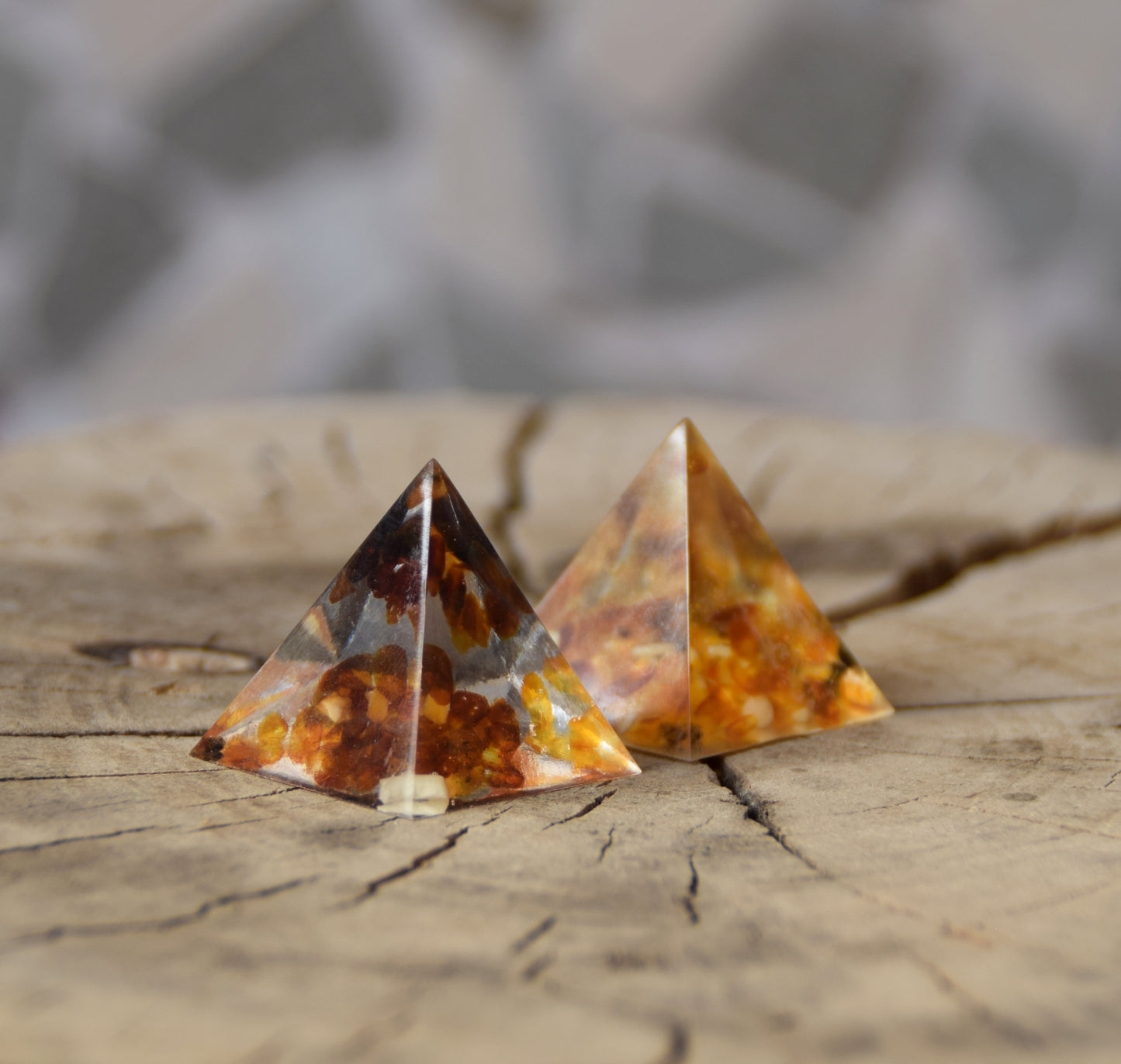 MJ Baltica, pyramid set, natural Baltic amber, resin, handmade, unique, artisanal, ornament, decoration, pyramid, BF073