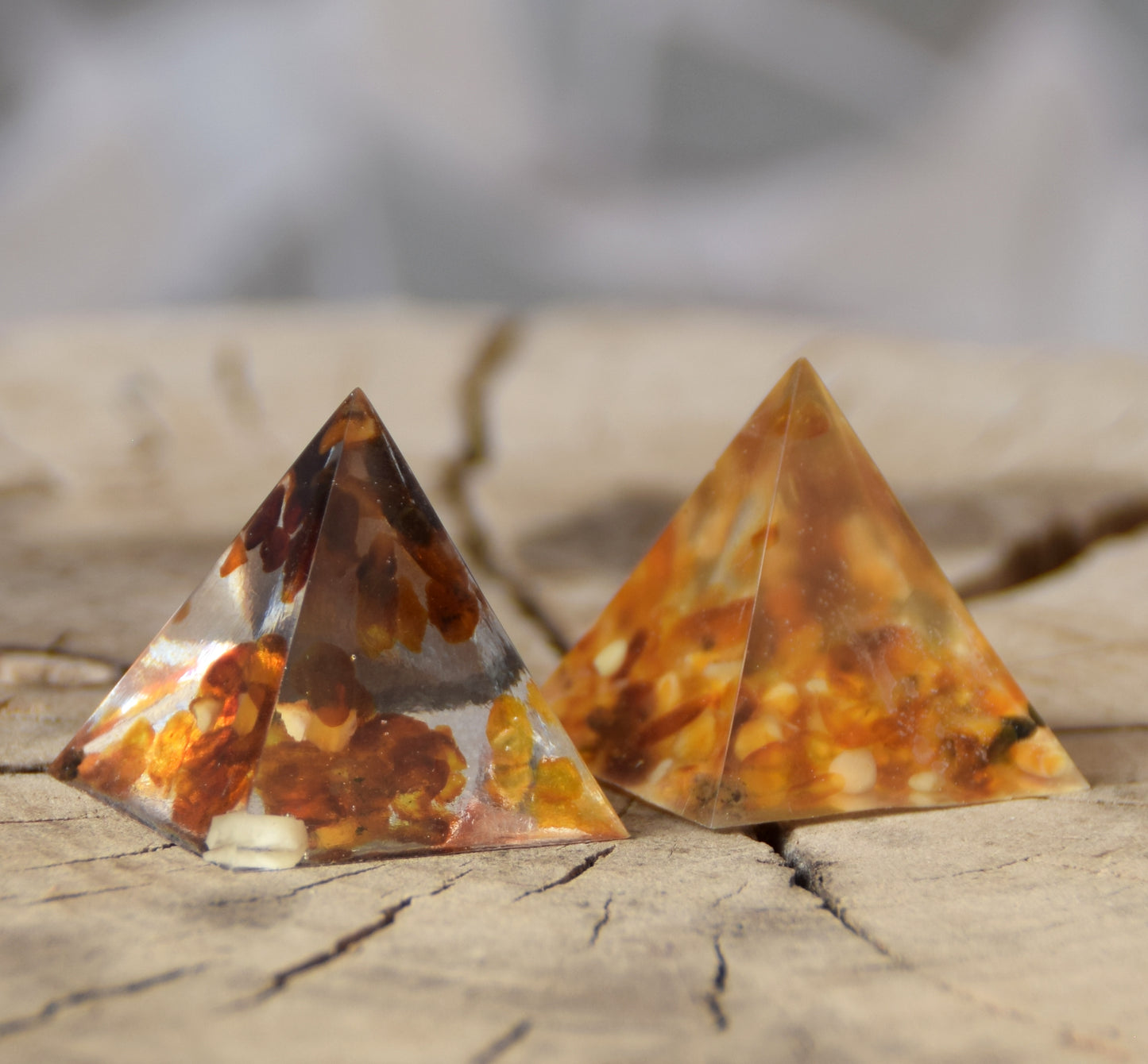 MJ Baltica, pyramid set, natural Baltic amber, resin, handmade, unique, artisanal, ornament, decoration, pyramid, BF073