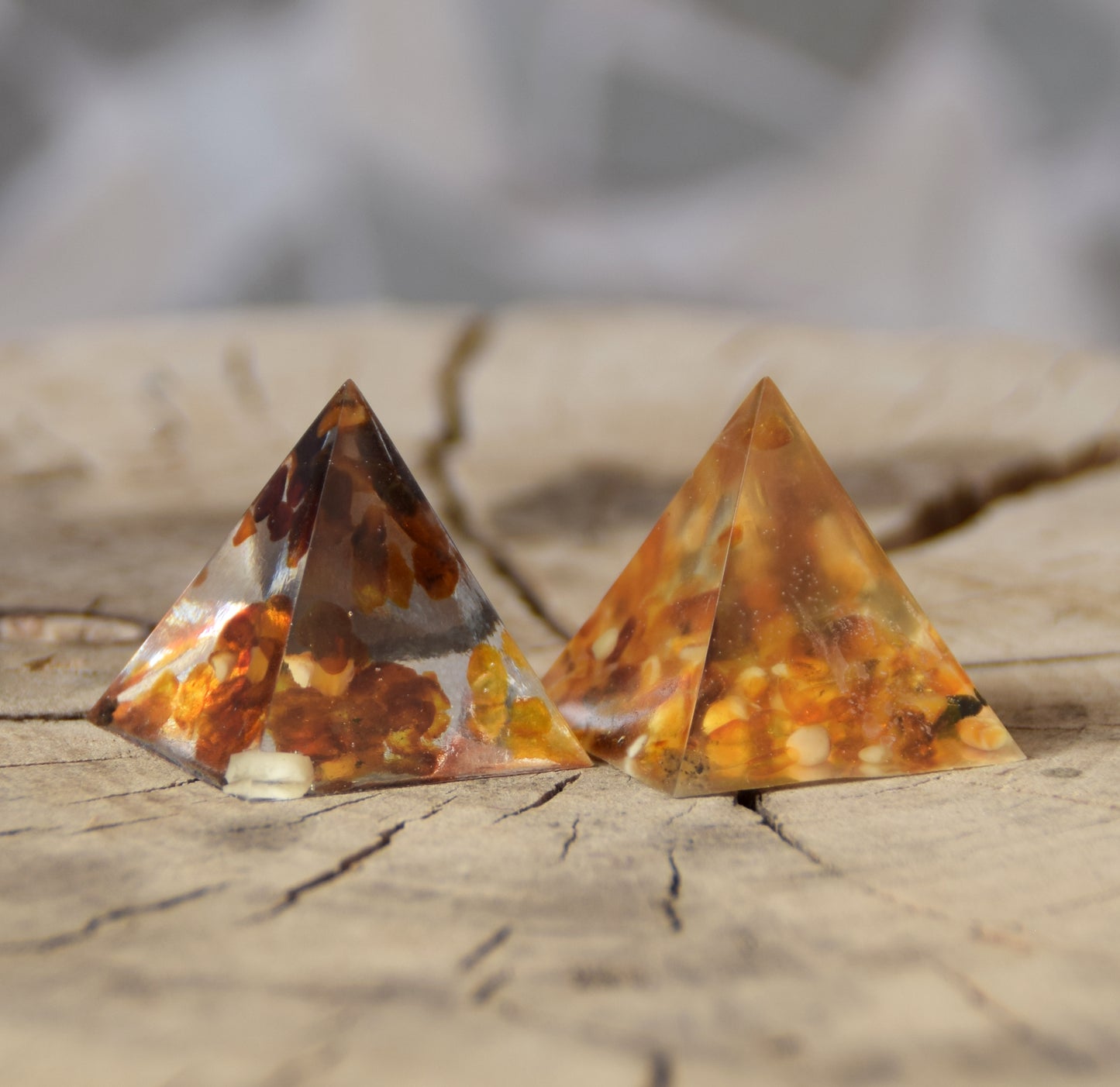 MJ Baltica, pyramid set, natural Baltic amber, resin, handmade, unique, artisanal, ornament, decoration, pyramid, BF073