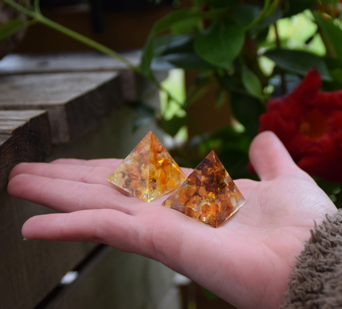 MJ Baltica, pyramid set, natural Baltic amber, resin, handmade, unique, artisanal, ornament, decoration, pyramid, BF073