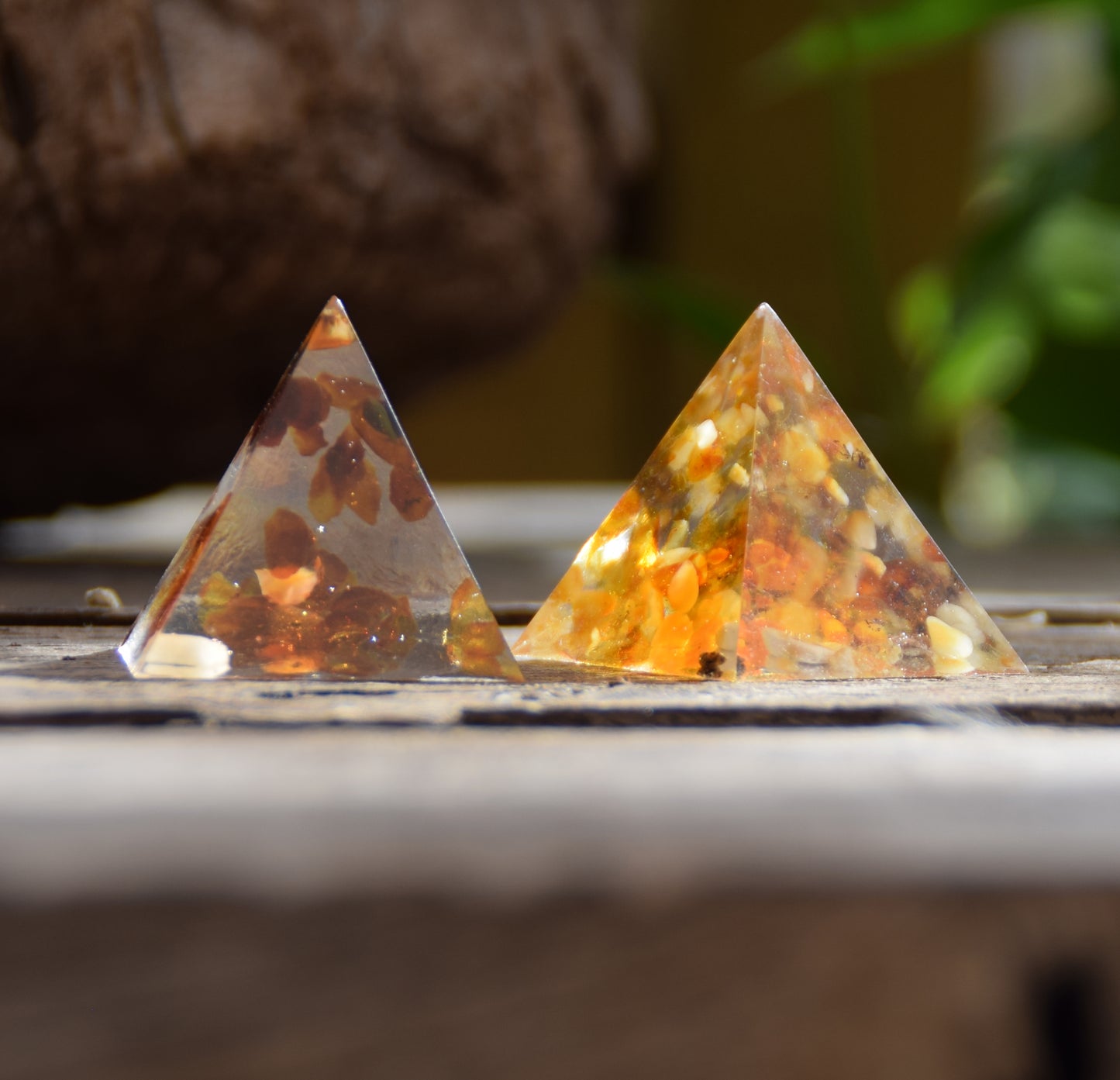 MJ Baltica, pyramid set, natural Baltic amber, resin, handmade, unique, artisanal, ornament, decoration, pyramid, BF073