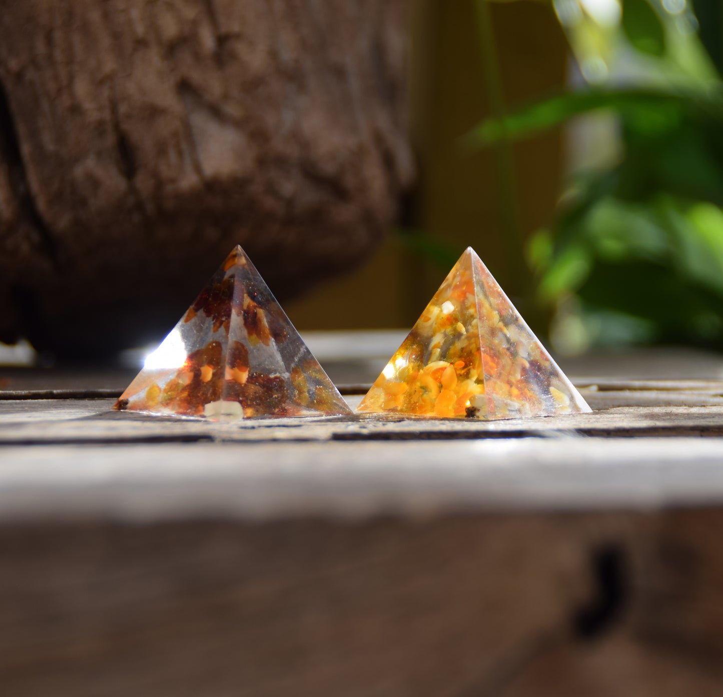 MJ Baltica, pyramid set, natural Baltic amber, resin, handmade, unique, artisanal, ornament, decoration, pyramid, BF073