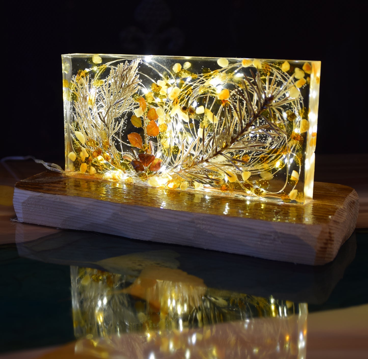 MJ Baltica, lamp, natural Baltic amber, resin, nature, strong, unique, usb connection, large, handmade, artisanal, BF088