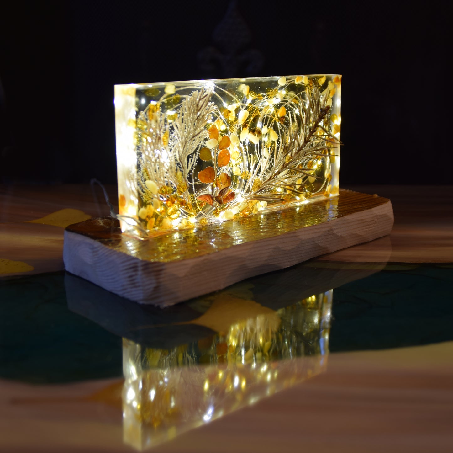 MJ Baltica, lamp, natural Baltic amber, resin, nature, strong, unique, usb connection, large, handmade, artisanal, BF088