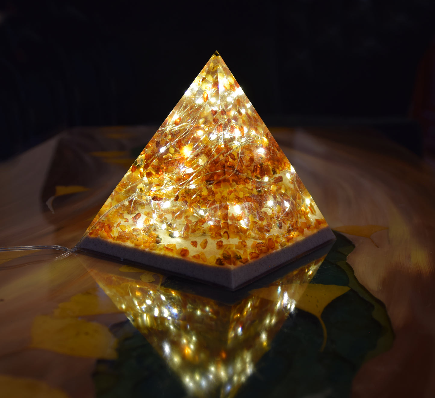 MJ Baltica, lamp, natural Baltic amber, resin, pyramid, unique, usb connection, large, handmade, artisanal, BF089