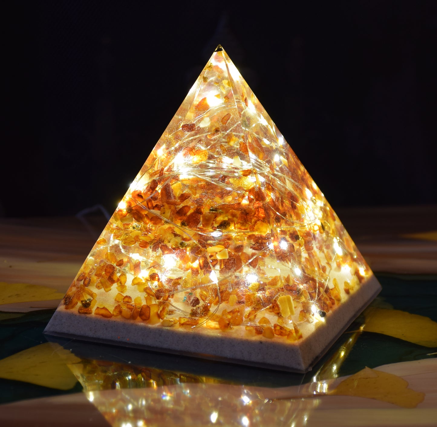 MJ Baltica, lamp, natural Baltic amber, resin, pyramid, unique, usb connection, large, handmade, artisanal, BF089