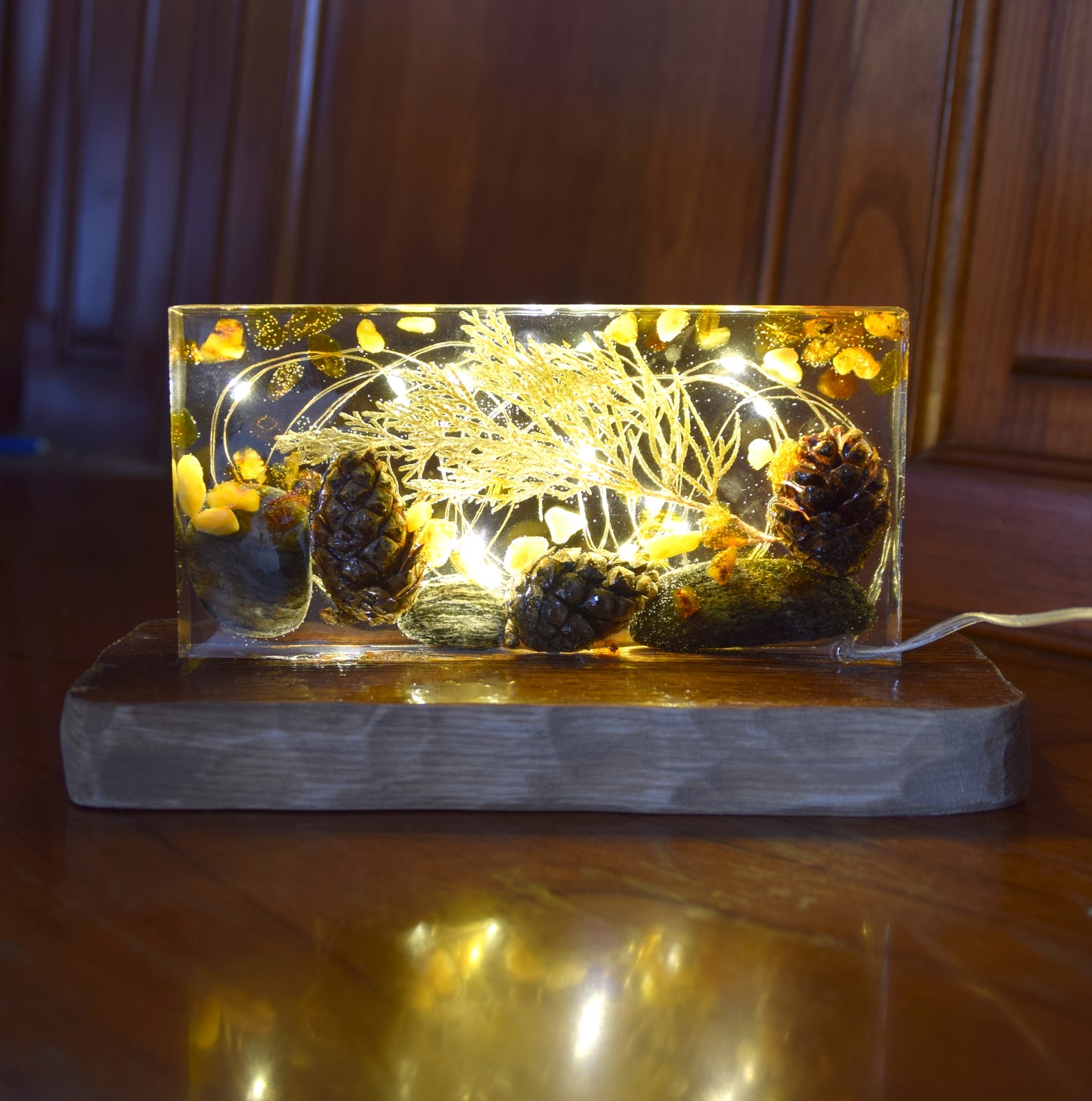 MJ Baltica, lamp, natural Baltic amber, resin, nature, unique, usb connection, large, handmade, artisanal, BF090