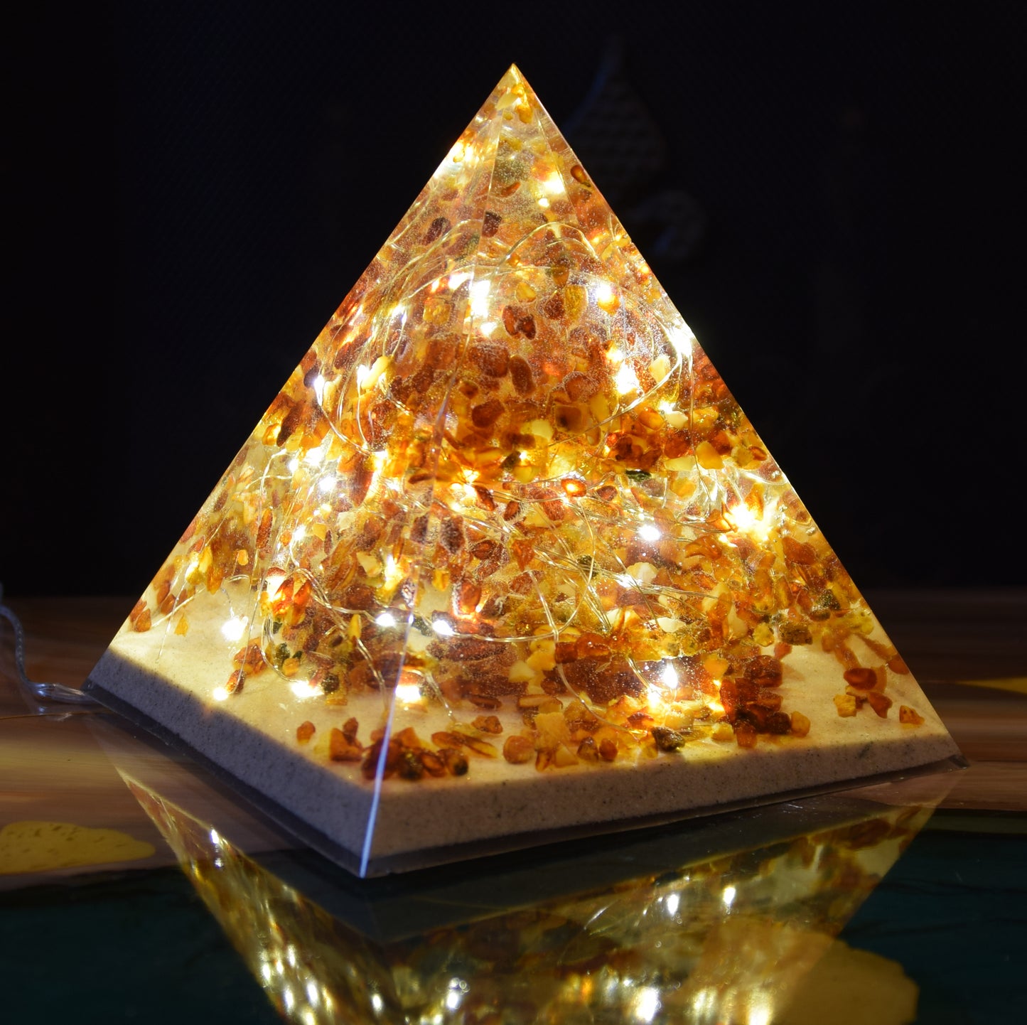 MJ Baltica, lamp, natural Baltic amber, resin, pyramid, unique, usb connection, large, handmade, artisanal, BF091