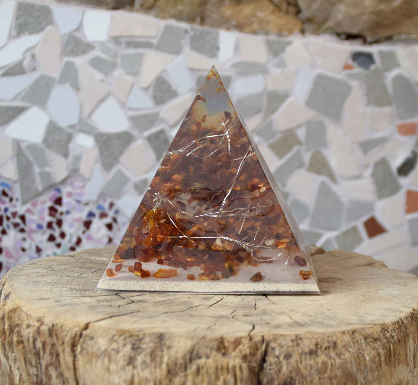 MJ Baltica, lamp, natural Baltic amber, resin, pyramid, unique, usb connection, large, handmade, artisanal, BF091