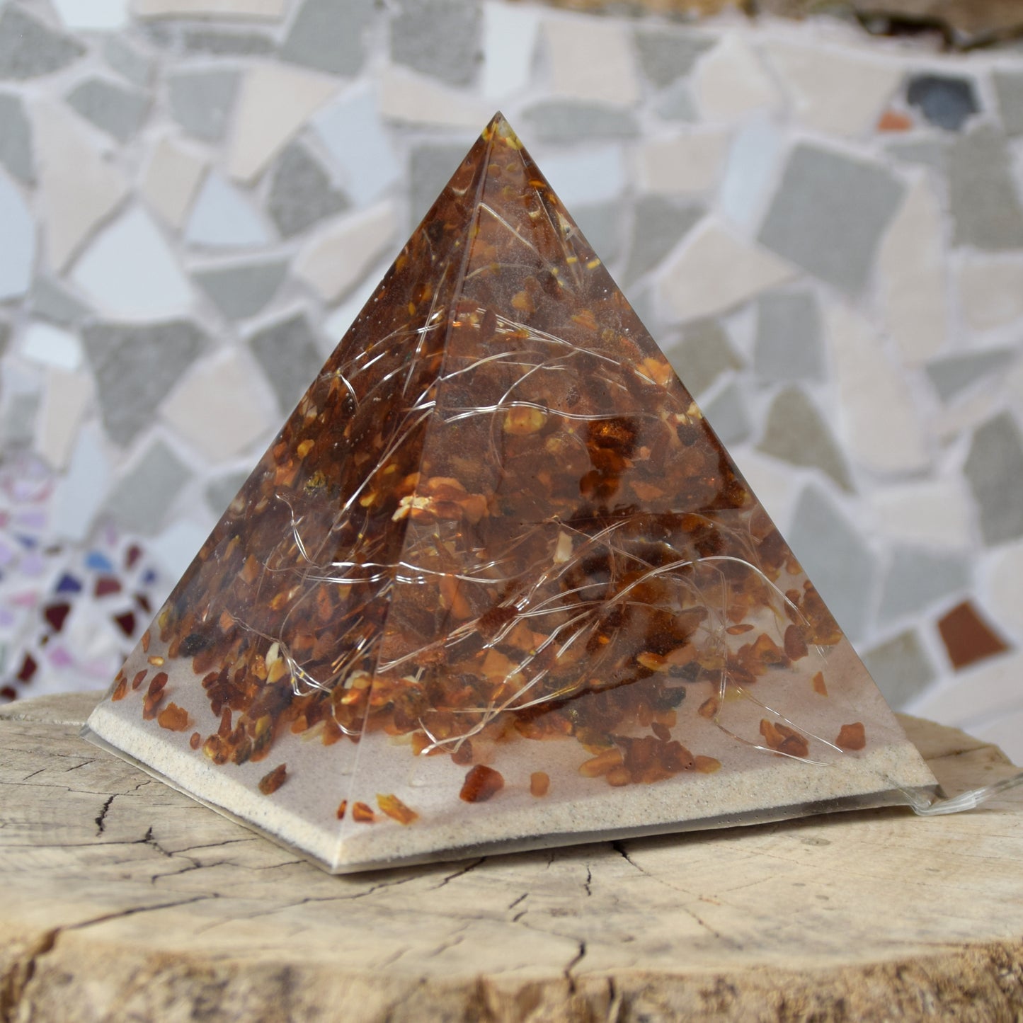 MJ Baltica, lamp, natural Baltic amber, resin, pyramid, unique, usb connection, large, handmade, artisanal, BF091