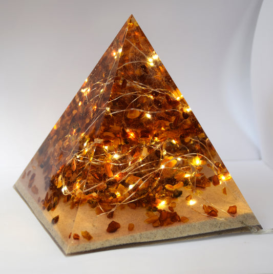 MJ Baltica, lamp, natural Baltic amber, resin, pyramid, unique, usb connection, large, handmade, artisanal, BF091