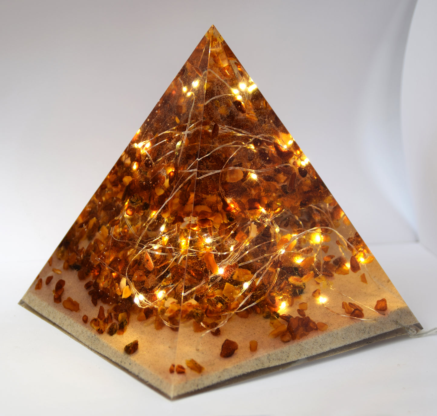 MJ Baltica, lamp, natural Baltic amber, resin, pyramid, unique, usb connection, large, handmade, artisanal, BF091