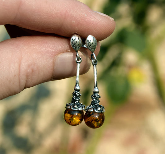 Orecchini pendenti in stile vintage con la sfera di Ambra cognac naturale e Argento 925, MJ Baltica, BK009