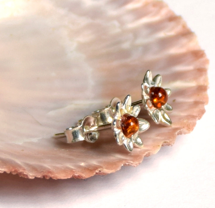 MJ Baltica, stud earrings, flower, natural amber, 925 silver BK011