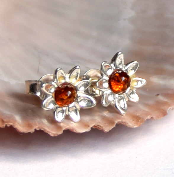 MJ Baltica, stud earrings, flower, natural amber, 925 silver BK011