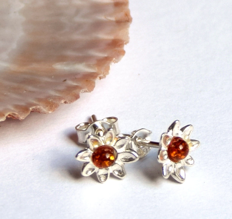 MJ Baltica, stud earrings, flower, natural amber, 925 silver BK011