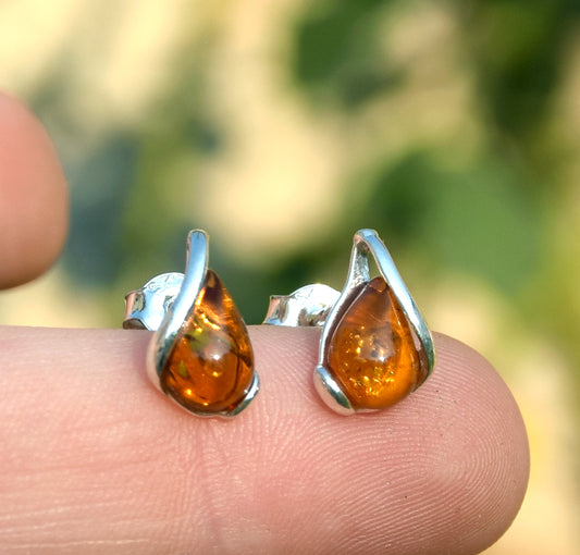 MJ Baltica, stud earrings, natural amber, 925 silver, drop BK012