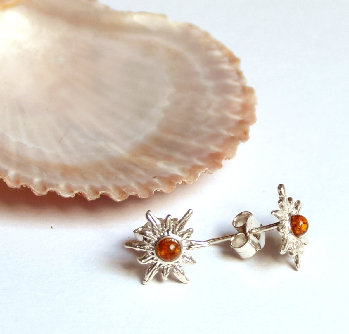 MJ Baltica, stud earrings, natural Baltic amber, 925 silver, sun, luminous, handcrafted BK015