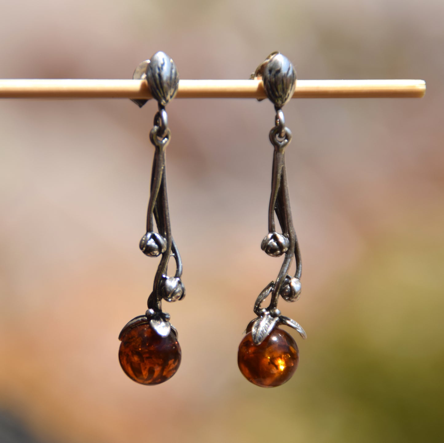Orecchini pendenti a forma di grappolo con Ambra cognac naturale e Argento 925, MJ Baltica, BK020