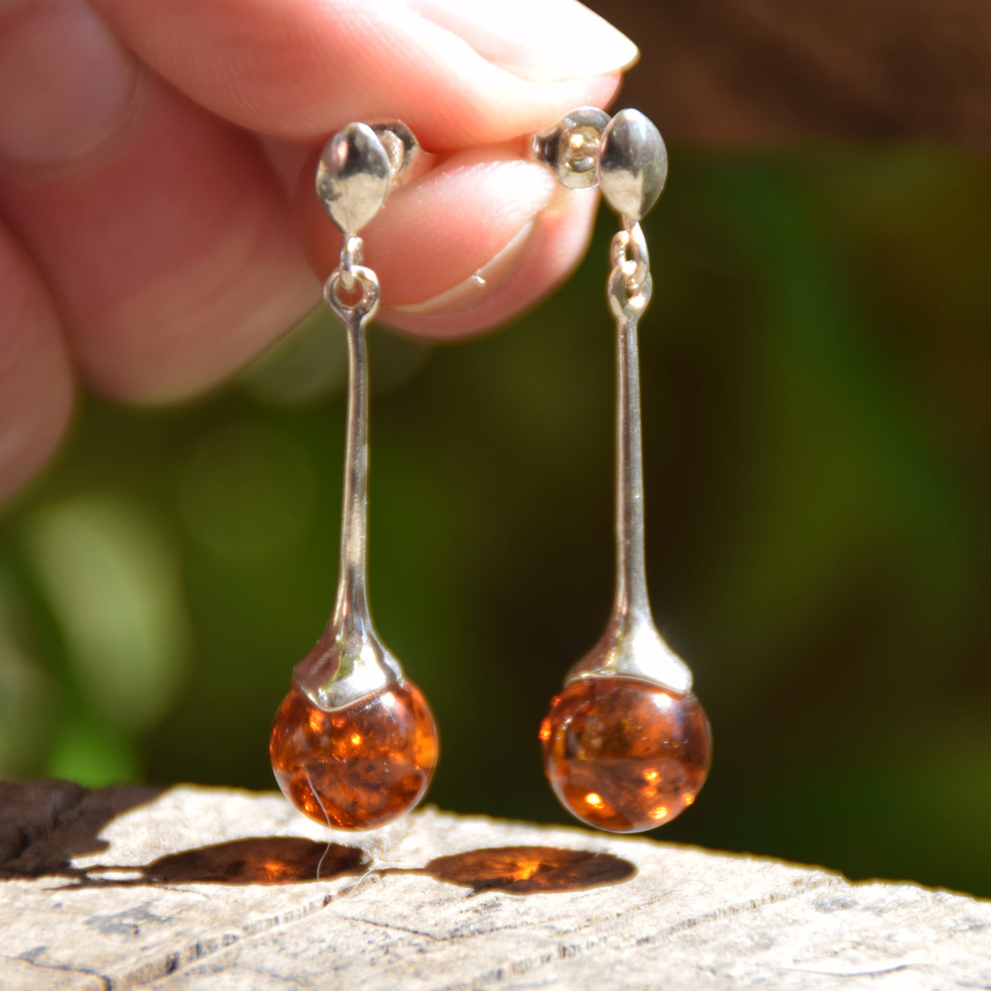Orecchini pendenti con le sfere di Ambra cognac naturale e Argento 925, MJ Baltica, BK031