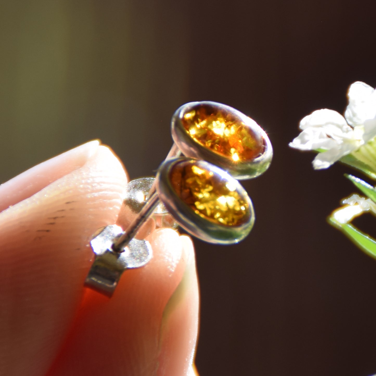 Oval stud earrings with natural Baltic amber and 925 silver, MJ Baltica, BK037